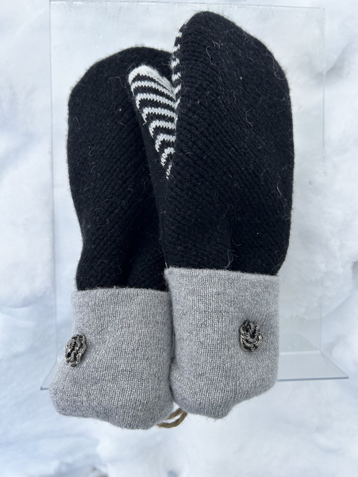 Elegance Silver Knot Mittens