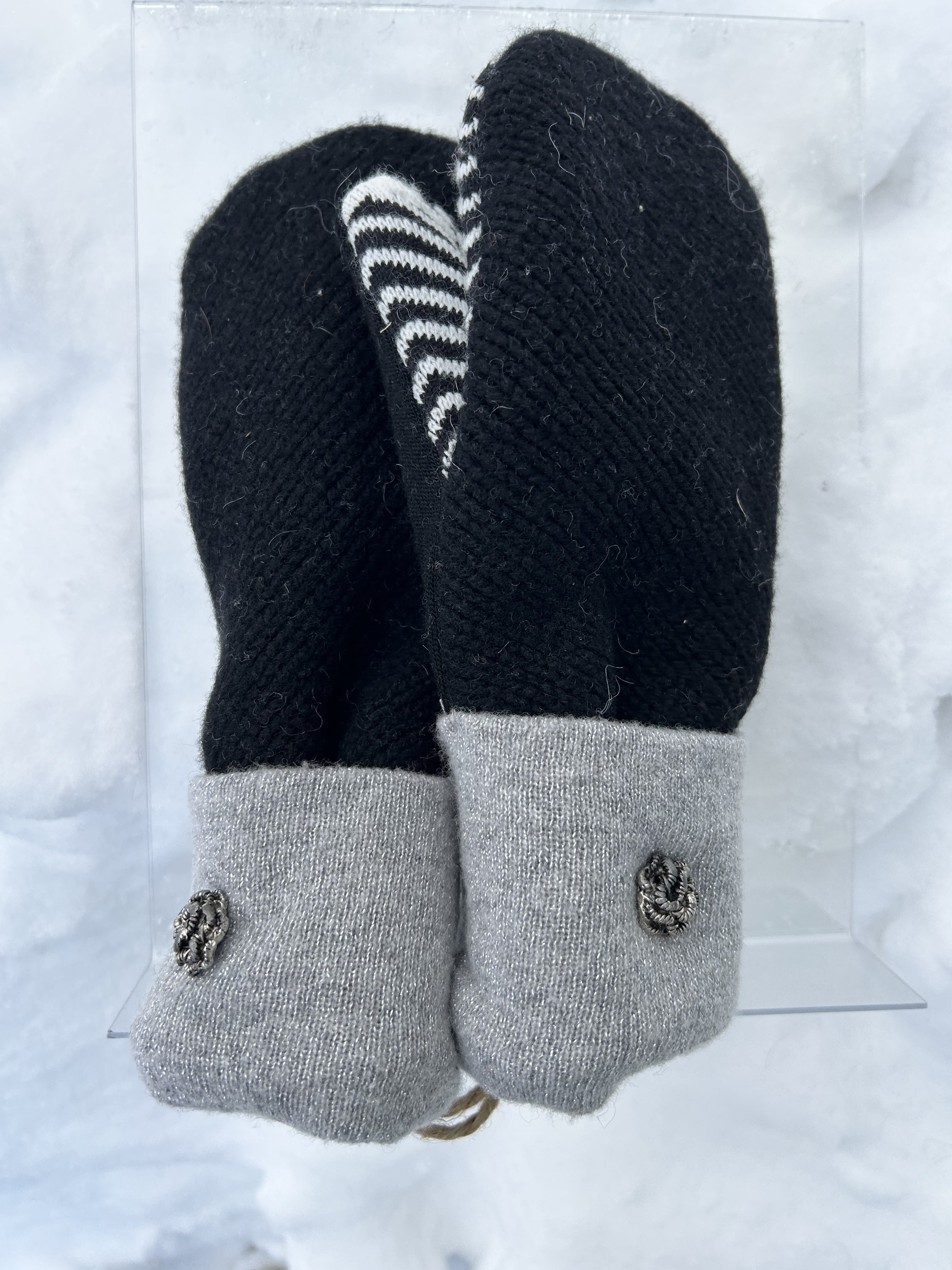 Elegance Silver Knot Mittens