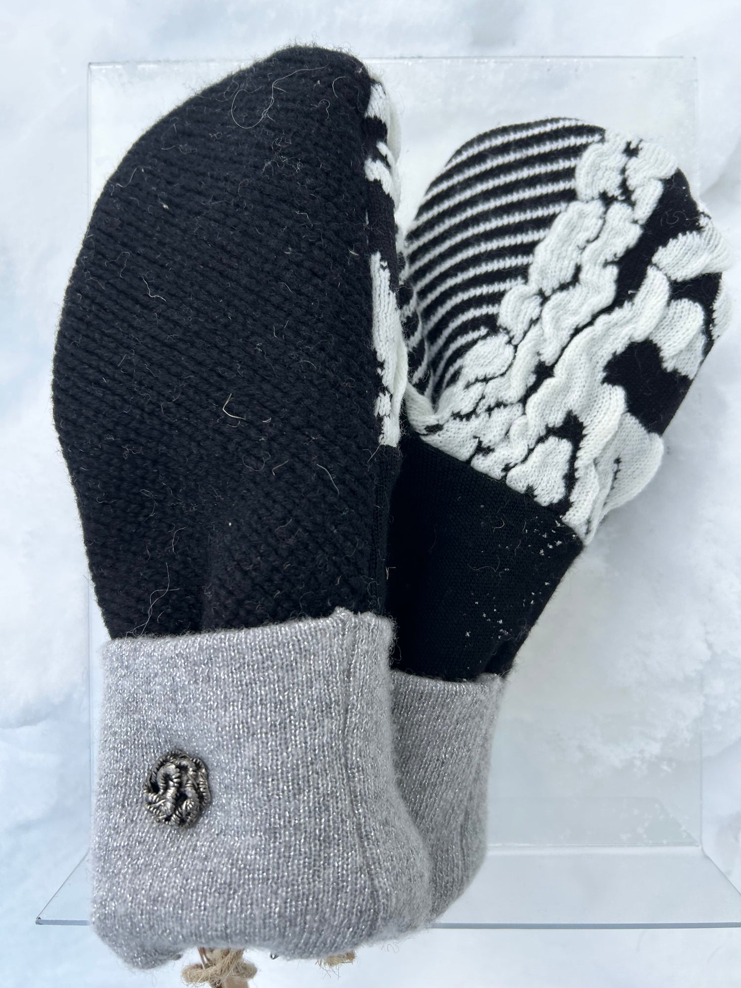 Elegance Silver Knot Mittens